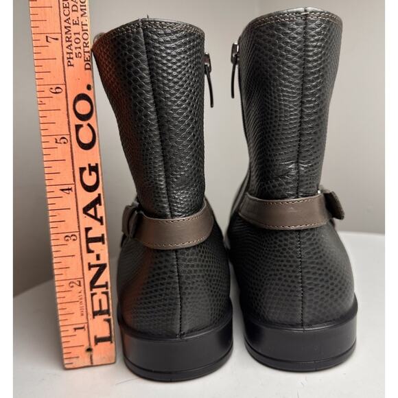 Ecco Side Zip Leather 2 Toned Chelsea Buckle Ankle Booties Women Sz 9 Fisherman - Picture 5 of 13